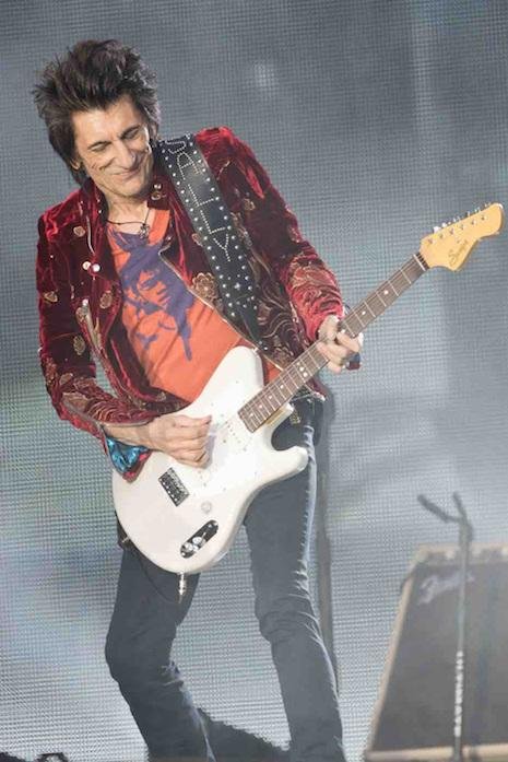 CAN THIS POSSIBLY BE RONNIE WOOD’S REAL HAIR?